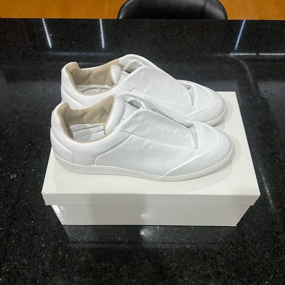 Maison Martin Margiela ‘Future’ Concealed Lace Fastened Trainers - Picture 3 of 10